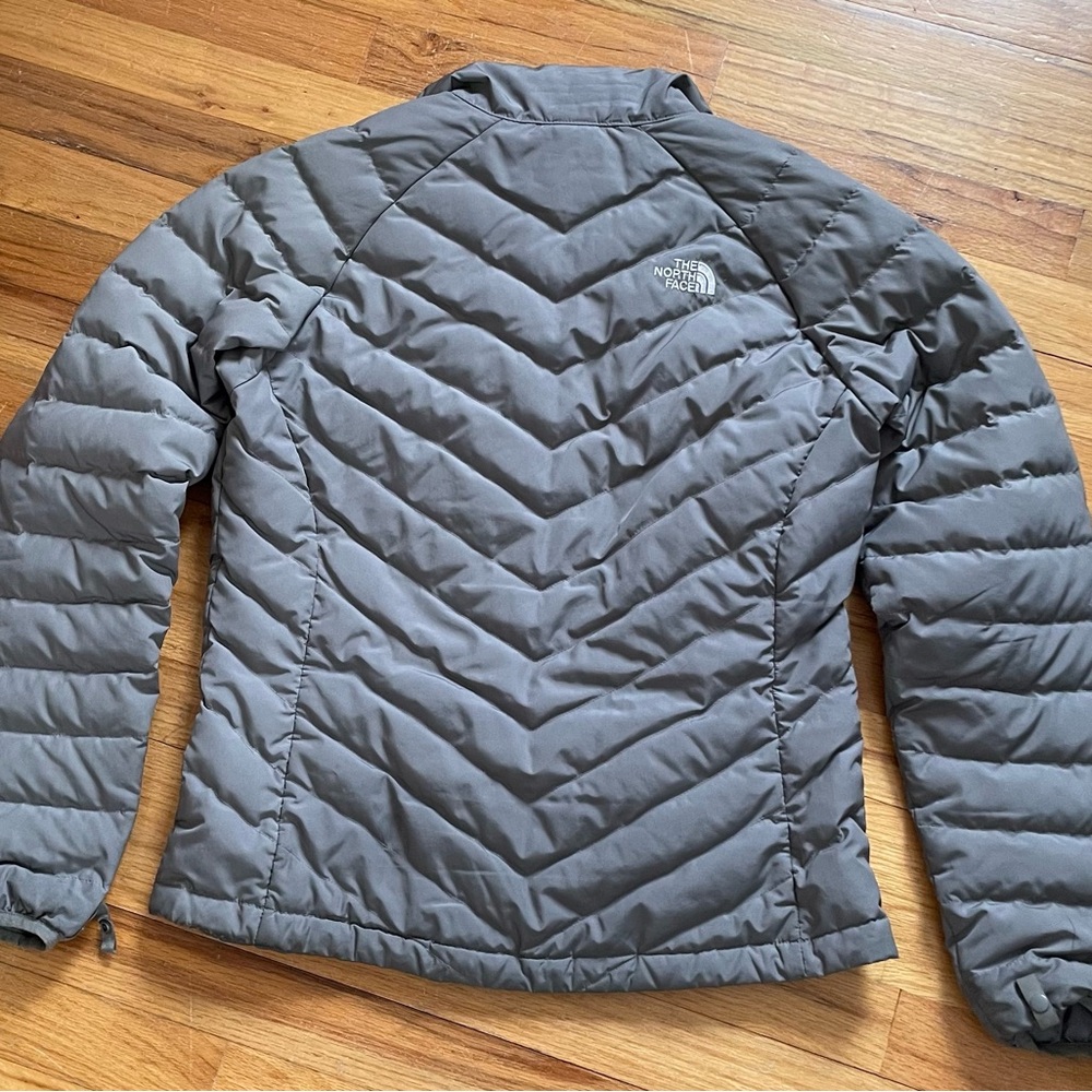 Northface women’s winter jacket, lightweight, grey, size medium. - Picture 2 of 4